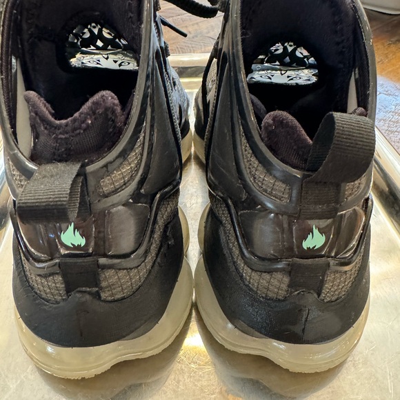 Men’s Nike LeBron 19 'Black Green Glow' CZ0203-003 - Picture 4 of 6